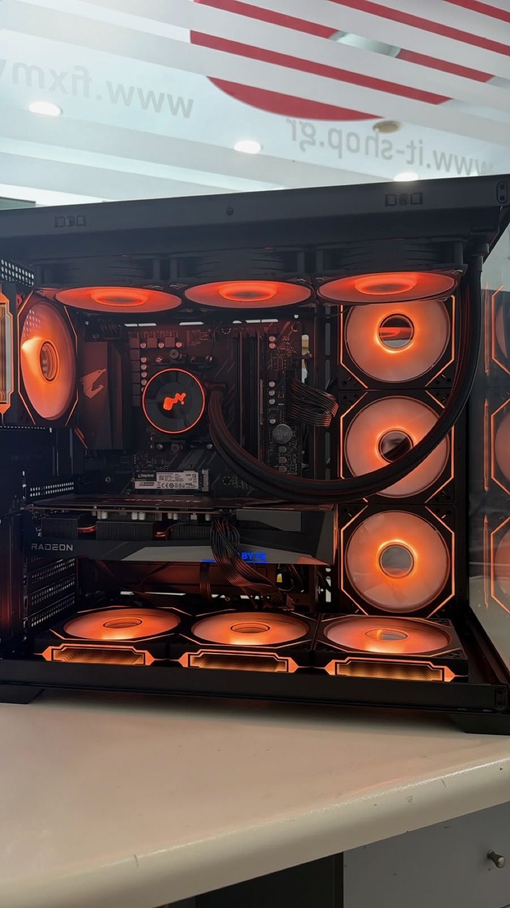 Custom Gaming PC Build με Ryzen 7 9800X3D